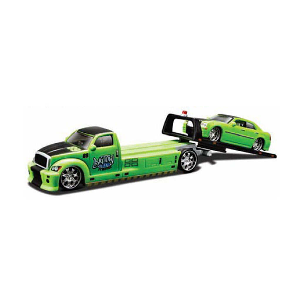 Maisto 1:64 Scale: Elite Transport - Maisto Flatbed & Chrysler HEMI 300C